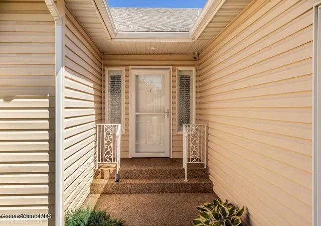 Photo 3 of Single family home for sale at 1463 W Woodlawn Dr, Hayden, ID 83835 | MLS# 26-9122 | Listing updated on 2026-09-14
