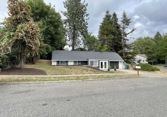 Photo 3 of Single family home for sale at 911 E Woolsey Dr, Coeur D Alene, ID 83814 | MLS# 26-9159 | Listing updated on 2026-09-08