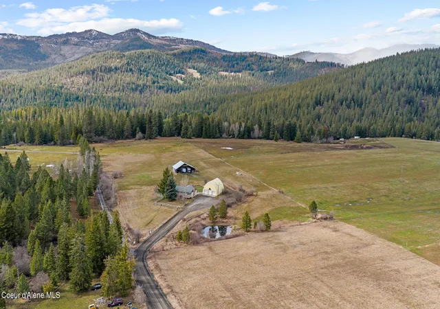 Photo 2 of Single family home for sale at 8827 W Carnie Rd, Coeur D Alene, ID 83814 | MLS# 26-9218 | Listing updated on 2026-09-08