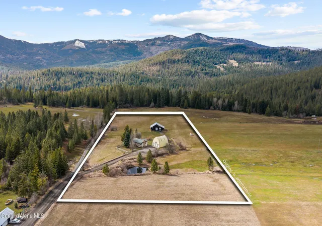 Photo 4 of Single family home for sale at 8827 W Carnie Rd, Coeur D Alene, ID 83814 | MLS# 26-9218 | Listing updated on 2026-09-08