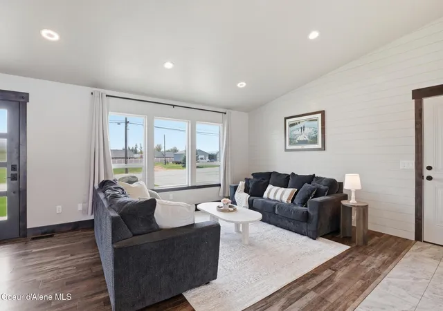 Photo 2 of Single family home for sale at 1525 W Miles Ave, Hayden, ID 83835 | MLS# 26-9275 | Listing updated on 2026-09-13