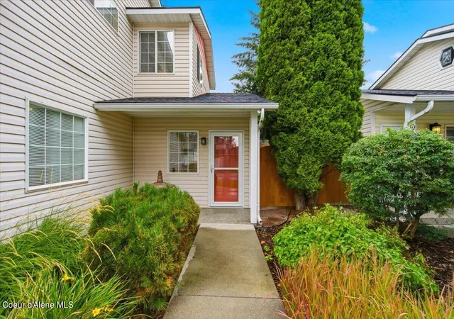 Photo 3 of Sale Pending at 217 E Knotty Pine Ln, Coeur D Alene, ID 83815 | MLS# 26-9246 | Listing updated on 2026-09-15