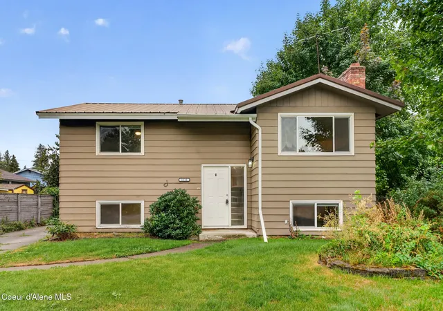 Photo 1 of Single family home for sale at 1516 E Harrison Ave, Coeur D Alene, ID 83814 | MLS# 26-9229 | Listing updated on 2026-09-12