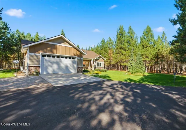 Photo 3 of Single family home for sale at 31288 N Sienna Loop, Athol, ID 83801 | MLS# 26-9300 | Listing updated on 2026-09-11