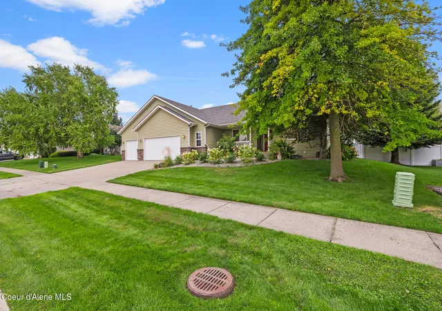 Photo 2 of Sale Pending at 9015 N Torrey Ln, Hayden, ID 83835 | MLS# 26-9294 | Listing updated on 2026-09-13