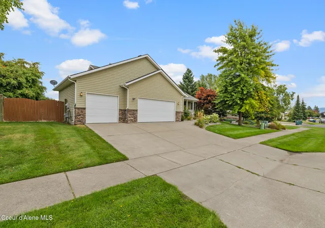 Photo 3 of Sale Pending at 9015 N Torrey Ln, Hayden, ID 83835 | MLS# 26-9294 | Listing updated on 2026-09-13