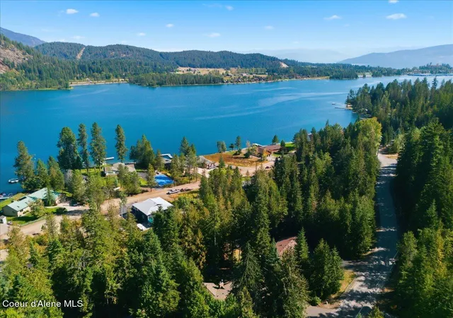 Photo 4 of Single family home for sale at 1205 Wooded Acres Dr, Sagle, ID 83860 | MLS# 26-9298 | Listing updated on 2026-10-28