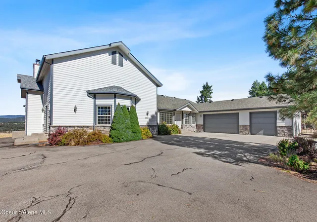 Photo 2 of Single family home for sale at 5522 E Aripa Rd, Harrison, ID 83833 | MLS# 26-9326 | Listing updated on 2026-09-11