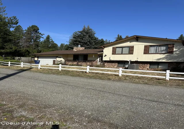 Photo 2 of Single family home for sale at 3820 N Honeysuckle Dr, Coeur D Alene, ID 83815 | MLS# 26-9327 | Listing updated on 2026-09-14