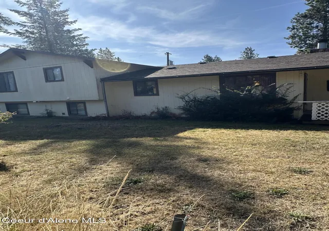 Photo 3 of Single family home for sale at 3820 N Honeysuckle Dr, Coeur D Alene, ID 83815 | MLS# 26-9327 | Listing updated on 2026-09-14