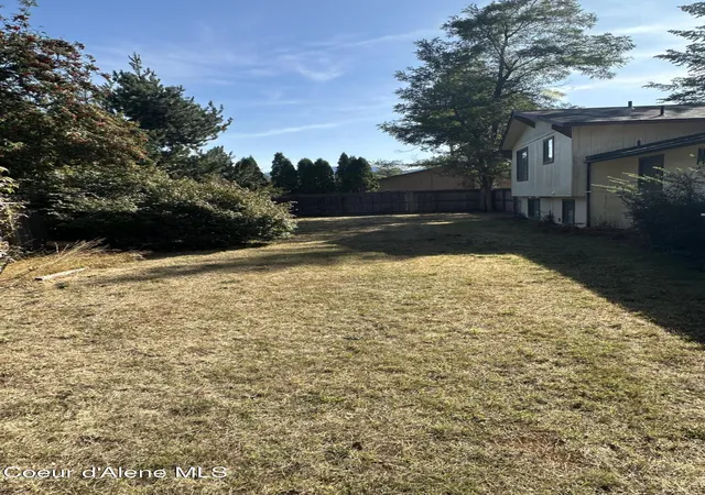 Photo 3 of Single family home for sale at 3820 N Honeysuckle Dr, Coeur D Alene, ID 83815 | MLS# 26-9327 | Listing updated on 2026-09-14