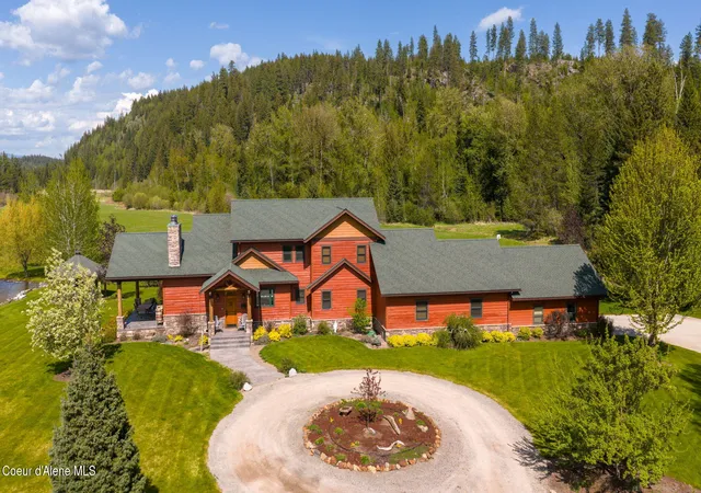 Photo 2 of Single family home for sale at 289 Gold Rd, Naples, ID 83847 | MLS# 26-9338 | Listing updated on 2026-09-12