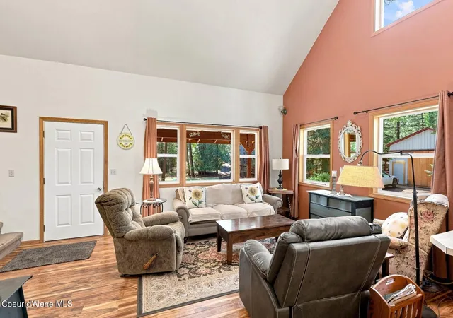 Photo 3 of Sale Pending at 345 Tamarack Ln, Sagle, ID 83860 | MLS# 26-9356 | Listing updated on 2026-10-10