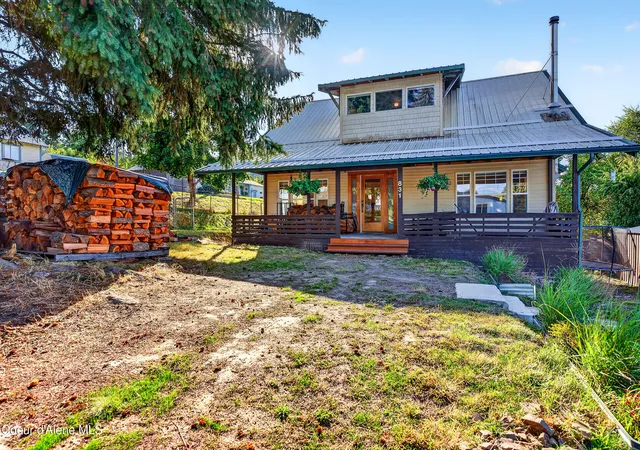 Photo 3 of Single family home for sale at 831 S 1st Street, Saint Maries, ID 83861 | MLS# 26-9577 | Listing updated on 2026-10-14