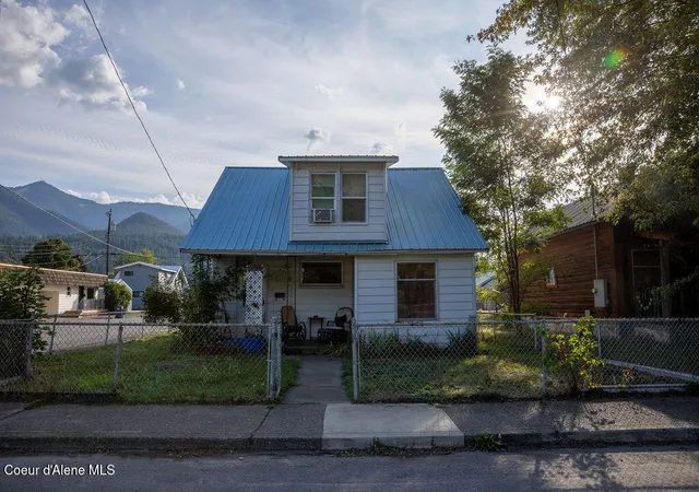 Photo 1 of Single family home for sale at 401 W Mission Ave, Kellogg, ID 83837 | MLS# 26-9403 | Listing updated on 2026-10-22