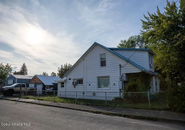 Photo 2 of Single family home for sale at 401 W Mission Ave, Kellogg, ID 83837 | MLS# 26-9403 | Listing updated on 2026-10-22