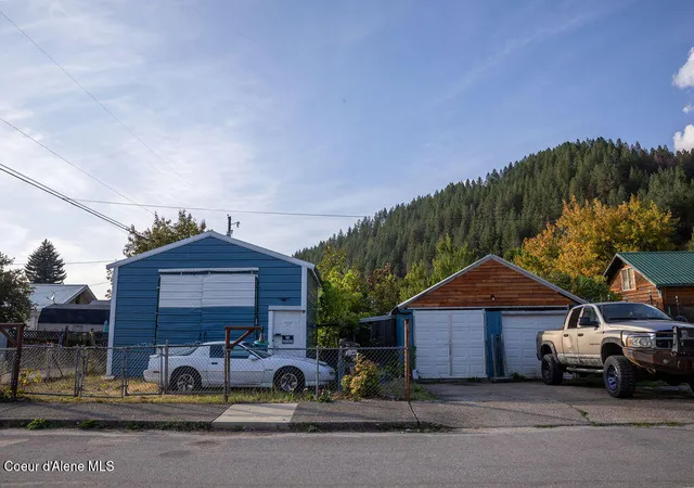 Photo 3 of Single family home for sale at 401 W Mission Ave, Kellogg, ID 83837 | MLS# 26-9403 | Listing updated on 2026-10-22