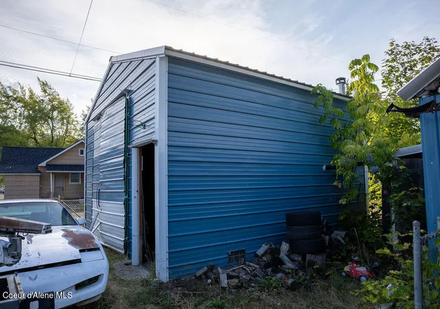 Photo 3 of Single family home for sale at 401 W Mission Ave, Kellogg, ID 83837 | MLS# 26-9403 | Listing updated on 2026-10-22