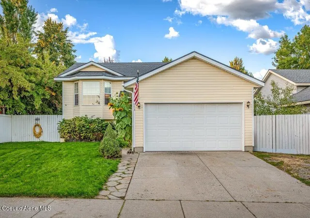 Photo 2 of Single family home for sale at 673 W Combine Way, Coeur D Alene, ID 83815 | MLS# 26-9565 | Listing updated on 2026-10-21