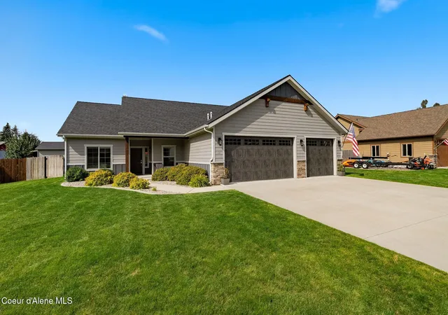 Photo 1 of Single family home for sale at 40 Osprey Ln, Sandpoint, ID 83864 | MLS# 26-9394 | Listing updated on 2026-09-25