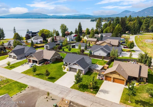 Photo 2 of Single family home for sale at 40 Osprey Ln, Sandpoint, ID 83864 | MLS# 26-9394 | Listing updated on 2026-09-25