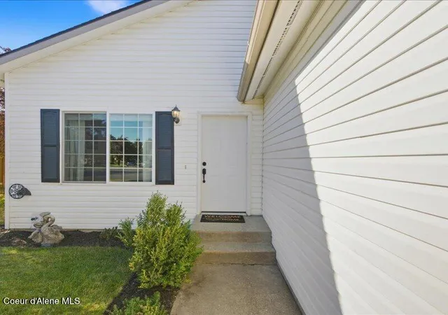 Photo 3 of Sale Pending at 2510 W Clairborne Ln, Coeur D Alene, ID 83815 | MLS# 26-9460 | Listing updated on 2026-09-22