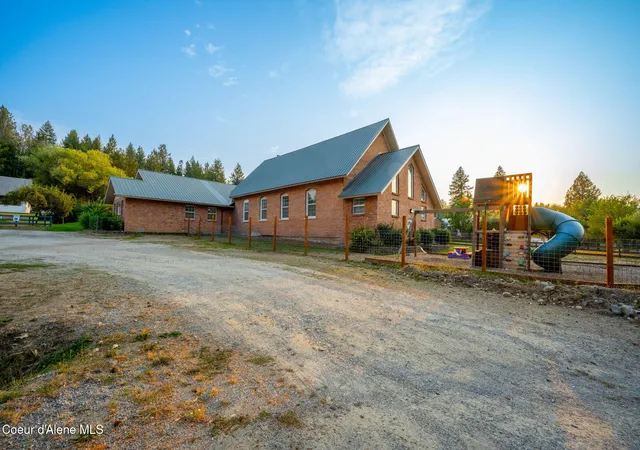 Photo 1 of Single family home for sale at 1024 S Sagle Rd, Sagle, ID 83860 | MLS# 26-9436 | Listing updated on 2026-09-16
