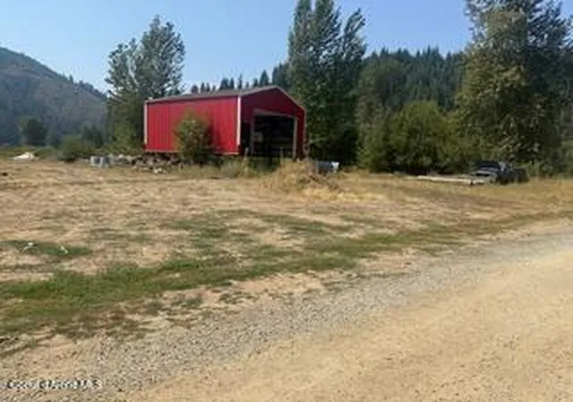 Photo 3 of Single family home for sale at 290 Ahrs Loop, Saint Maries, ID 83861 | MLS# 26-9447 | Listing updated on 2026-10-28