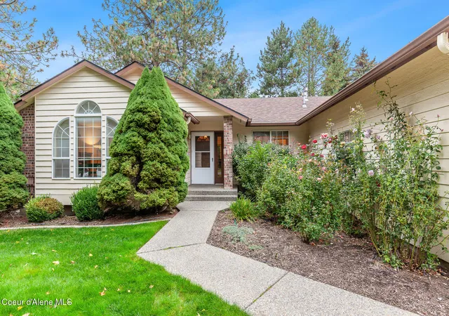 Photo 3 of Sale Pending at 2601 E Thomas Hl Dr, Coeur D Alene, ID 83815 | MLS# 26-9758 | Listing updated on 2026-10-01