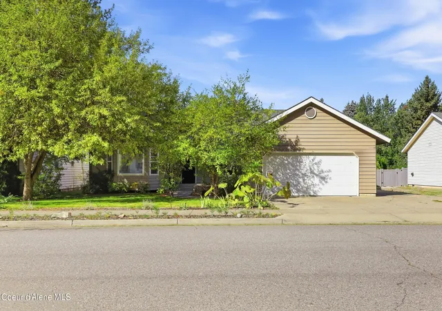 Photo 3 of Single family home for sale at 6309 N Pinegrove Dr, Coeur D Alene, ID 83815 | MLS# 26-9522 | Listing updated on 2026-10-20