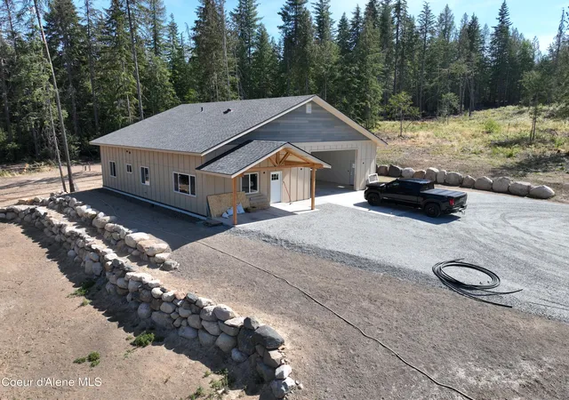 Photo 1 of Single family home for sale at 379 Moonfire Rd, Sandpoint, ID 83864 | MLS# 26-9525 | Listing updated on 2026-09-18