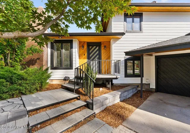 Photo 3 of Sale Pending at 2201 W Canyon Dr, Coeur D Alene, ID 83815 | MLS# 26-9571 | Listing updated on 2026-10-02