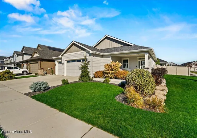 Photo 3 of Single family home for sale at 6906 N Roche Dr, Coeur D Alene, ID 83815 | MLS# 26-9989 | Listing updated on 2026-10-18