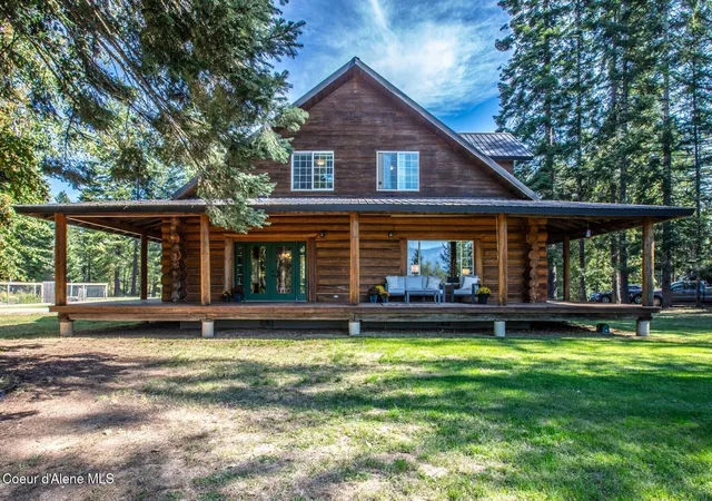 Single family home for sale at 1861 Samuels Rd, Sandpoint, ID 83864 | MLS# 26-9603