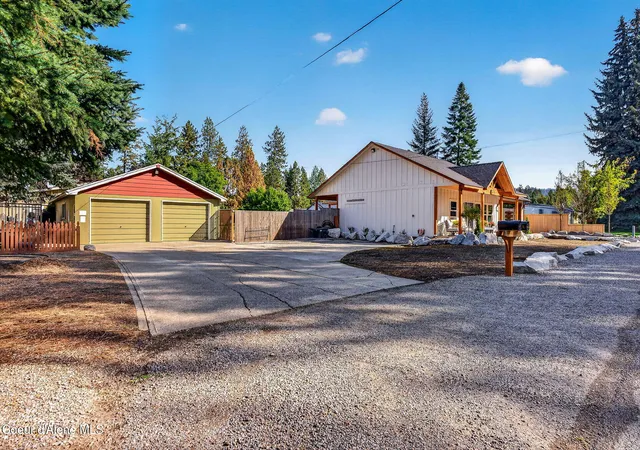 Photo 3 of Single family home for sale at 1075 E Timber Ln, Coeur D Alene, ID 83815 | MLS# 26-9733 | Listing updated on 2026-09-28