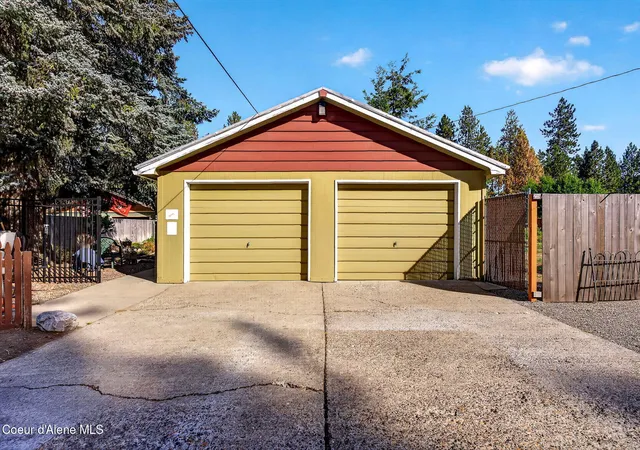 Photo 4 of Single family home for sale at 1075 E Timber Ln, Coeur D Alene, ID 83815 | MLS# 26-9733 | Listing updated on 2026-09-28