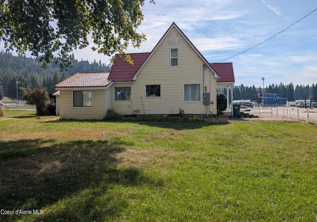 Single family home for sale at 6605 Ferry St, Bonners Ferry, ID 83805 | MLS# 26-9906