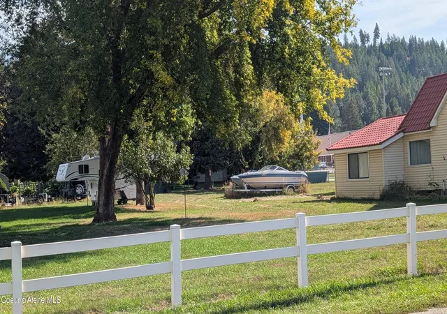 Photo 2 of Single family home for sale at 6605 Ferry St, Bonners Ferry, ID 83805 | MLS# 26-9906 | Listing updated on 2026-10-23