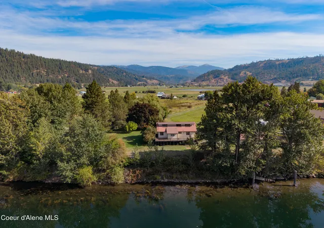 Photo 3 of Sale Pending at 826 Riverdale Dr, Saint Maries, ID 83861 | MLS# 26-9755 | Listing updated on 2026-10-22
