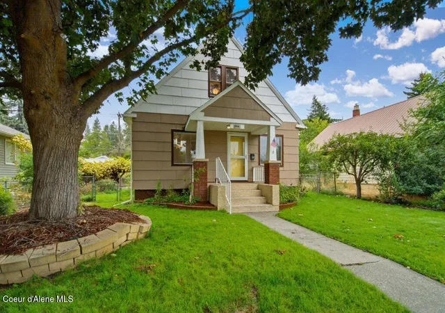 Photo 1 of Single family home for sale at 1724 W Cleveland Ave, Spokane, WA 99205 | MLS# 26-9784 | Listing updated on 2026-09-29