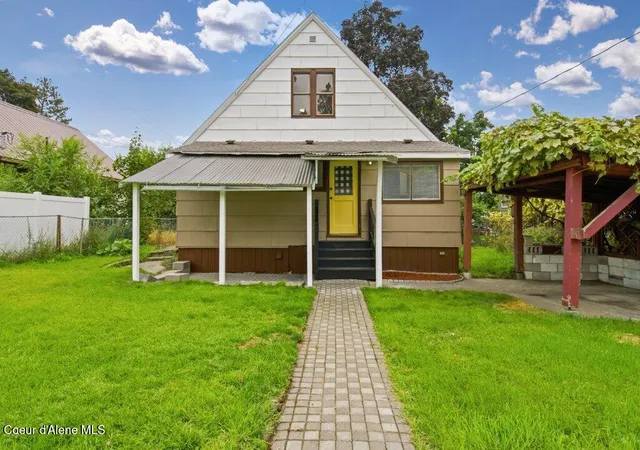 Photo 3 of Single family home for sale at 1724 W Cleveland Ave, Spokane, WA 99205 | MLS# 26-9784 | Listing updated on 2026-09-29