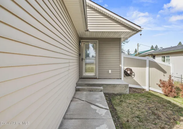 Photo 2 of Single family home for sale at 32425 N 8th Avenue, Spirit Lake, ID 83869 | MLS# 26-9745 | Listing updated on 2026-10-22