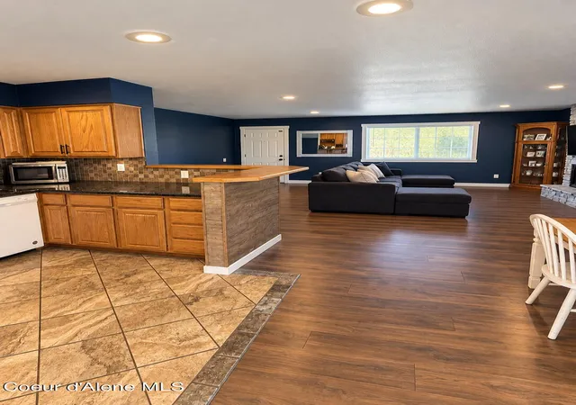 Photo 3 of Single family home for sale at 2810 W Masters Dr, Coeur D Alene, ID 83815 | MLS# 26-9739 | Listing updated on 2026-10-22
