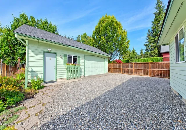 Photo 3 of Single family home for sale at 2707 E Thomas Hl Dr, Coeur D Alene, ID 83815 | MLS# 26-9768 | Listing updated on 2026-10-21