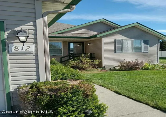 Photo 2 of Single family home for sale at 812 N Doryport Ct, Post Falls, ID 83854 | MLS# 26-9781 | Listing updated on 2026-10-20