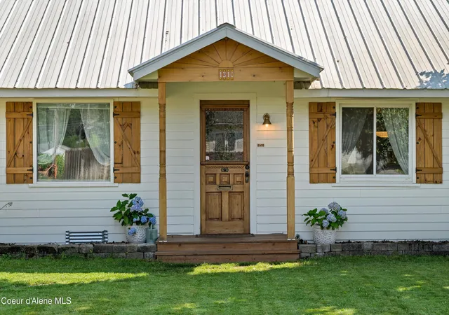 Photo 3 of Single family home for sale at 1310 E Maple Ave, Coeur D Alene, ID 83814 | MLS# 26-9843 | Listing updated on 2026-10-01