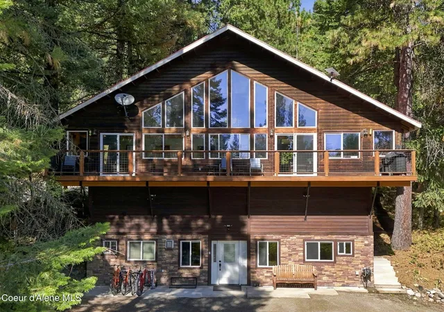 Photo 1 of Single family home for sale at 1013 Mountain View Dr, Sandpoint, ID 83864 | MLS# 26-9882 | Listing updated on 2026-10-06