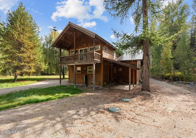 Photo 2 of Single family home for sale at 200 Mica Rd, Naples, ID 83847 | MLS# 26-9881 | Listing updated on 2026-10-07