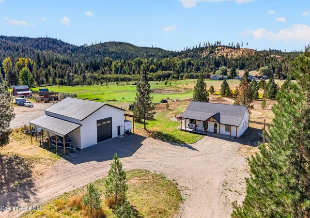 Single family home for sale at 28 Happy's Ln, Priest River, ID 83856 | MLS# 26-9949