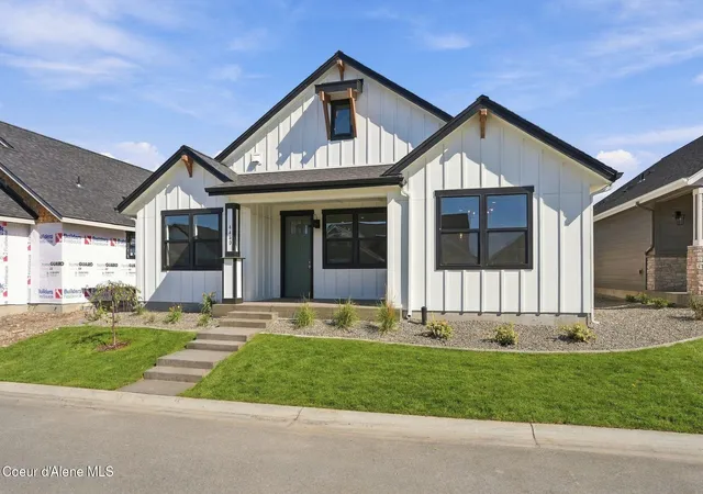 Photo 2 of Single family home for sale at 4460 W Hide Away Ln, Coeur D Alene, ID 83815 | MLS# 26-10033 | Listing updated on 2026-10-14